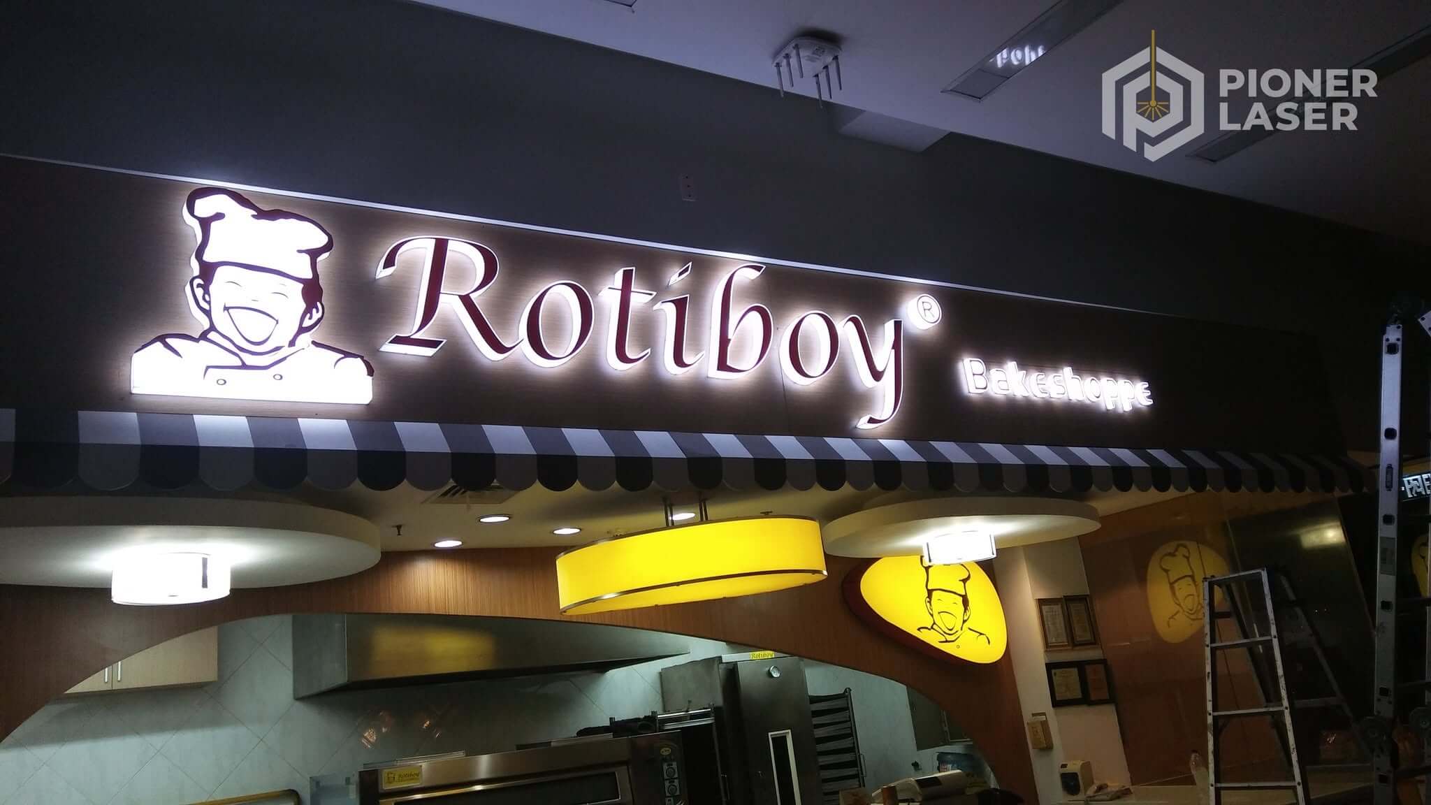 Bahan Akrilik Signage