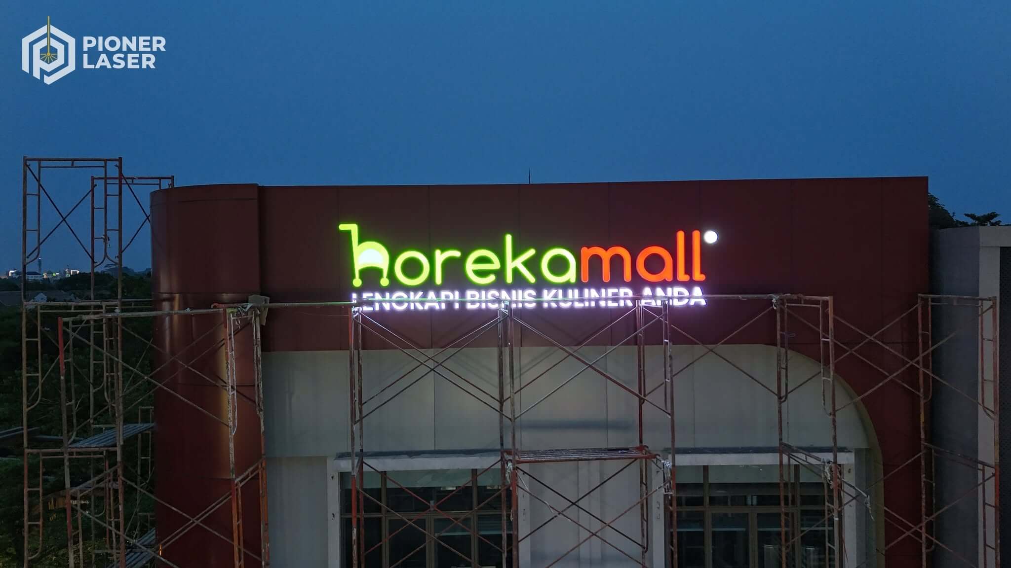 Perbedaan Reklame dan Papan Nama Perbedaan Reklame dan Papan Nama