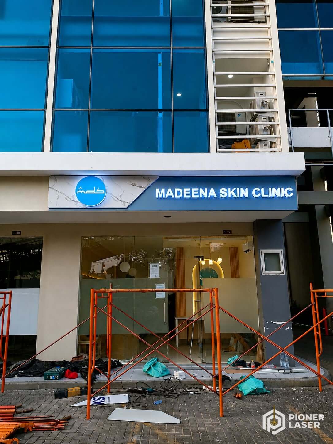 Perbedaan Reklame dan Papan Nama Perbedaan Reklame dan Papan Nama